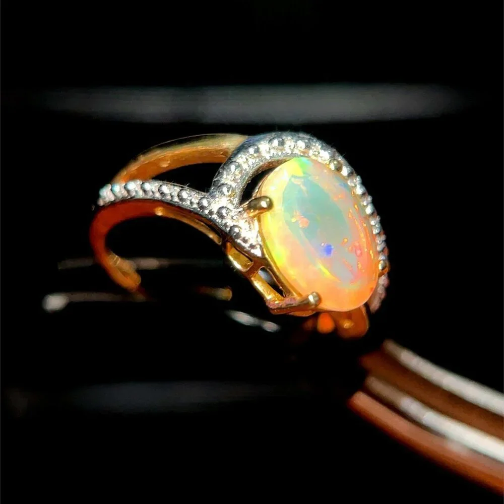 10K‎ Oval Shaped Opal/Diamonds Ring